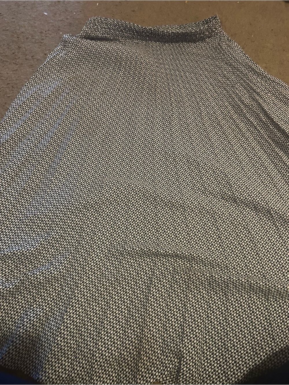 Max Studio Black and White Knit Throw Blanket